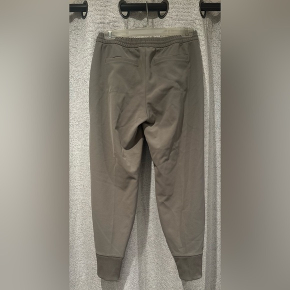 Women’s ATHLETA Endeavor Jogger Pant Buff Gray Performance Wear Size 2 Petite. - Picture 6 of 6